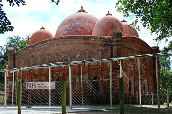 পাঁচ গম্বুজ মসজিদ (Panch Gombuj Mosque)
