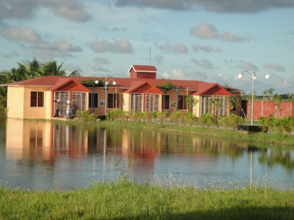 Mozaffar Garden and Resort